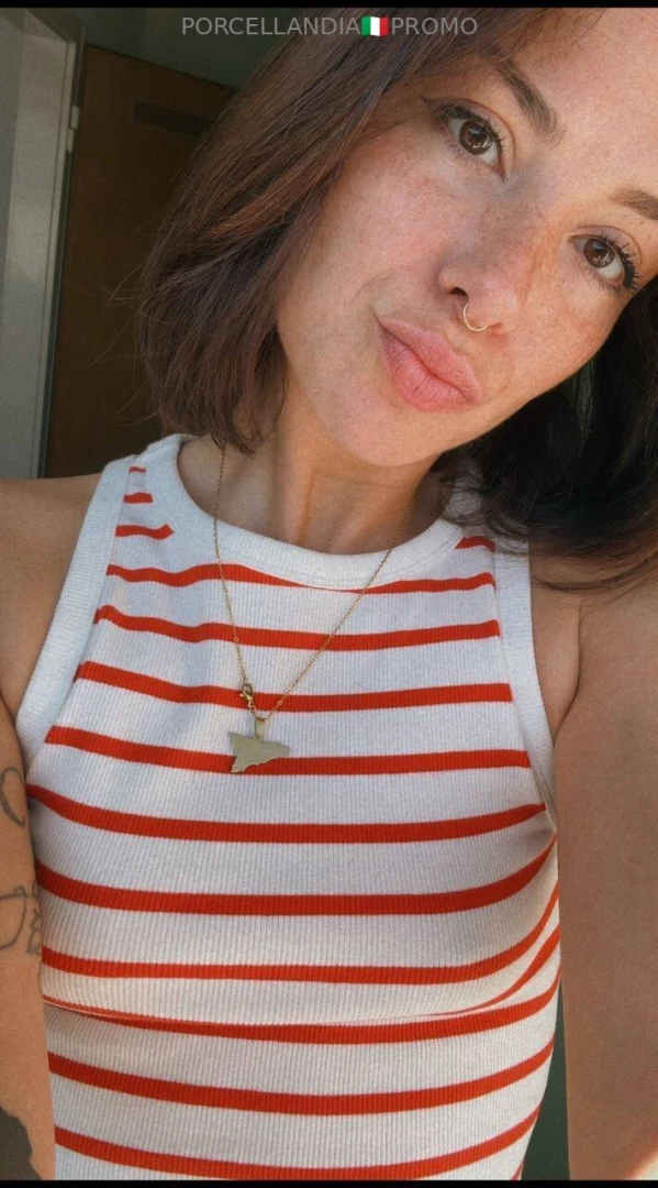 Ciao sono amelia 24 anni e sono nuova su onlyfans voglio imparare 