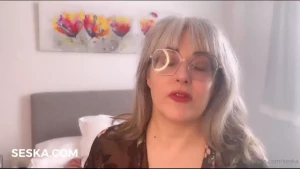 Time for a sfw chat about my glasses for those of you who are glasses