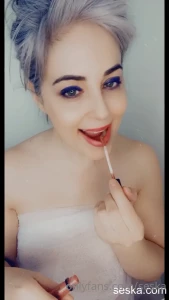 Watch me apply sexy lip gloss as i get ready for a photo video shoot