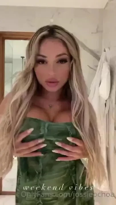 Weekend vibez dm me for 3 minute striptease video 