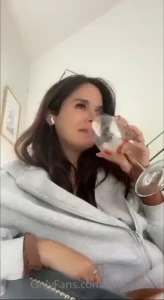 Since im such a perv here s me reacting to isla-moon just-wingit and