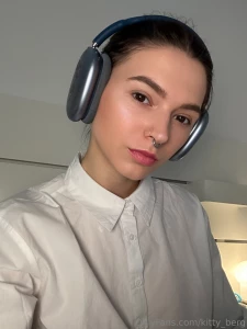 Mood back to school white shirt headphones and no more worries part 1