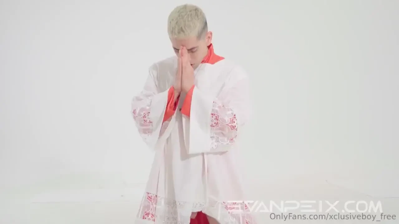 Do you like when i pr4y on my knees - te gusta cuando rezo de rodillas 