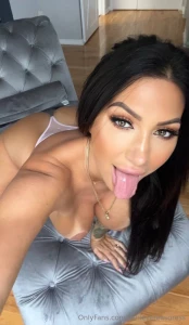 Scroll up babe i posted something for you to check out