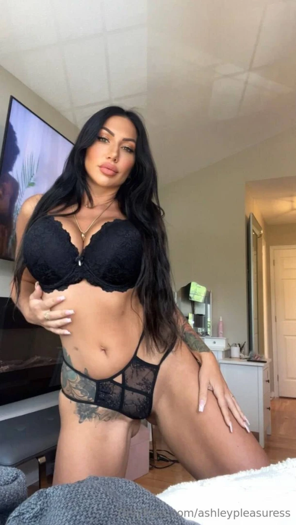 Where tf is my good morning text amp dick pic i m in the dms waiting 