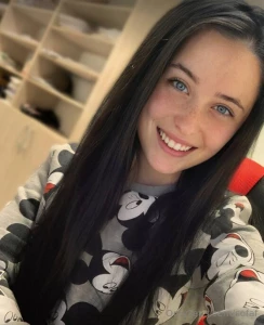 Free now this cutie is online and horny lindseyxheartx show her some part 278