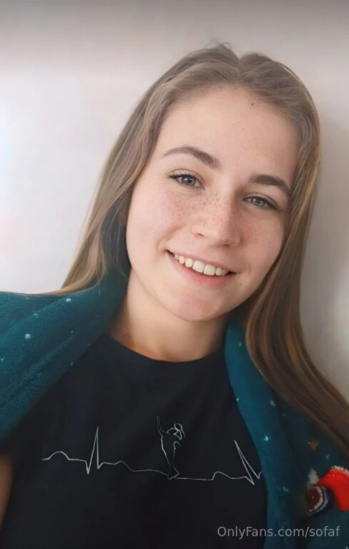 Honeyfoxvip is wet right now busty babe honeyfoxvip honeyfoxvip loves part 52 