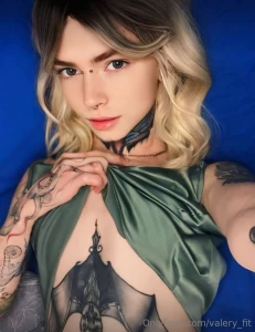 Sweet girl miki_kiki dreams about your hot kisses on her pink wet