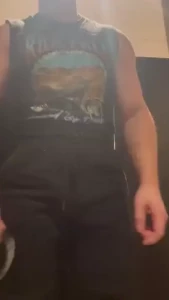 Biceps and booty today i think my ass is looking fatter