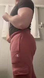 New jock show off video recorded an oil video in this which will be up