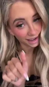 Kiss me under the mistletoe part 41