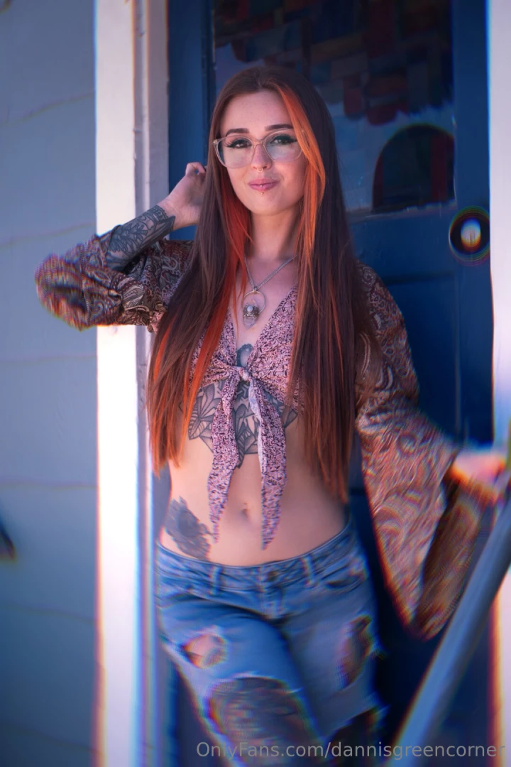 Just your hippie art loving nerdy lil nature girl 