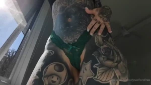 Hot naked twerking video cheeky queefing and a hot wet pussy twerking