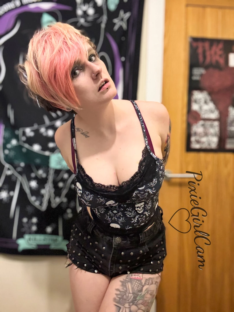 Yyou gotta watch this emo strip for you 