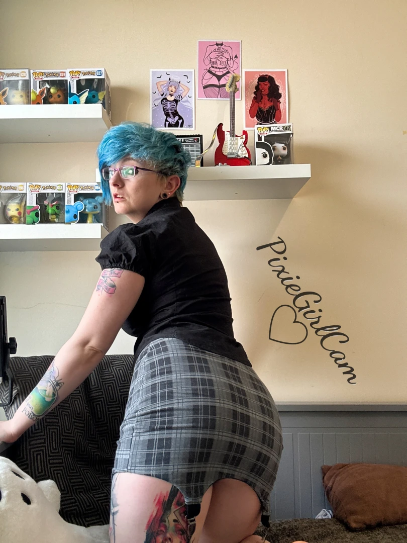 Spread booty righttt on feed pixiegirlcamxxx 