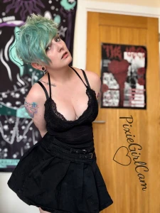 A cutie emo appears and strips off nudeee