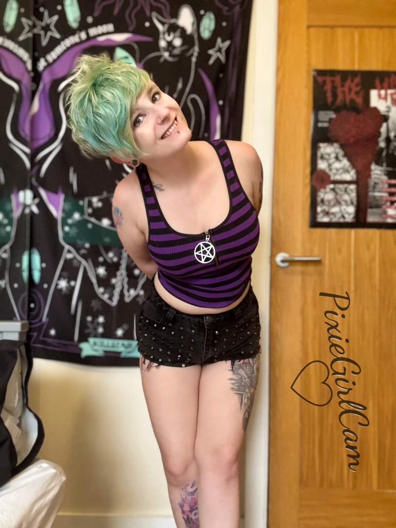 I love this outfit do you like me stripping nude from it 