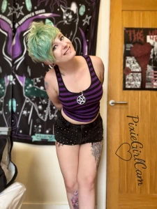 I love this outfit do you like me stripping nude from it