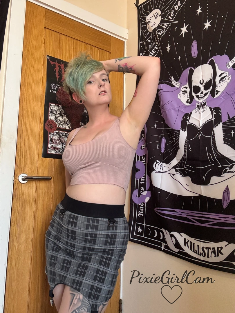 A cute emo appears to strip nude for you 