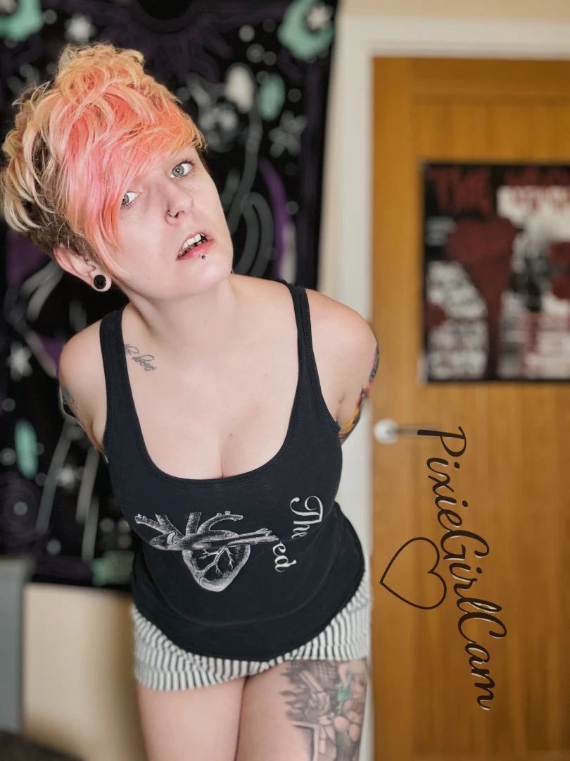 Your cute emo crush stripping off nude 