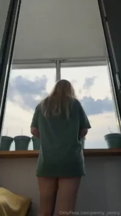 Who s peeking in here come here 