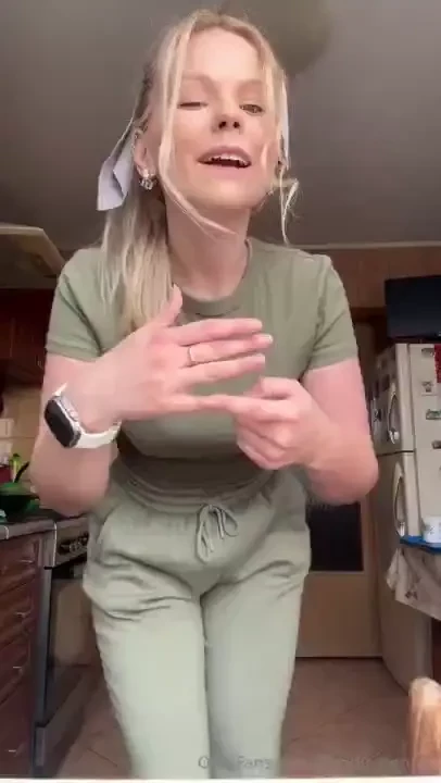 Well you already noticed that i took off my wedding ring single again 