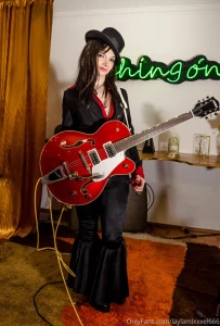 Thanks for the support here to all my fans gracias por el apoyo aqu a