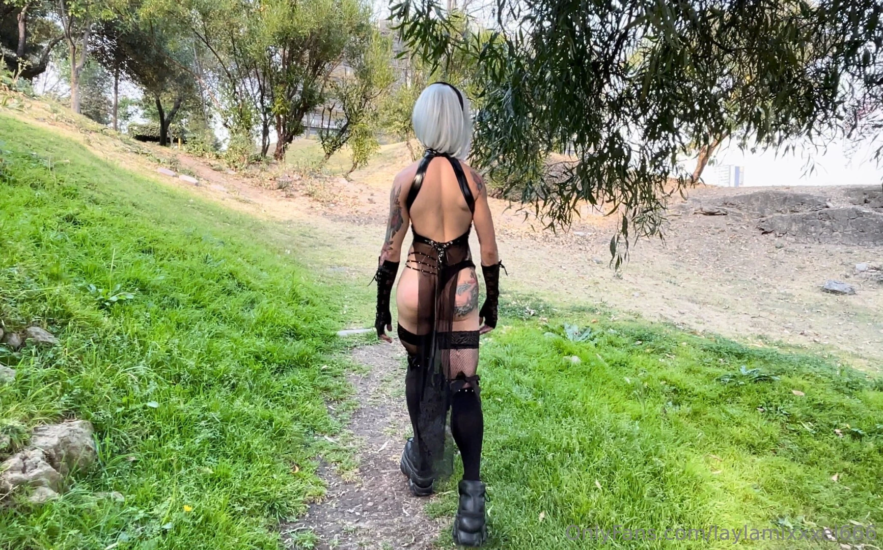 How you see my back come and see my front que te parece mi trasero ven 