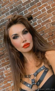 Can you tell by the color of a woman s lips how naughty her mood is