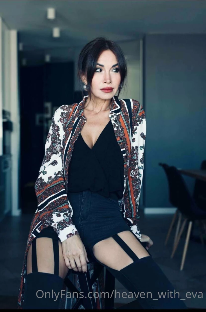 Are you excited by the sight of bare thighs 