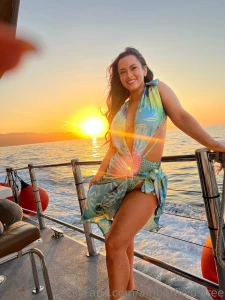 Happy friday babes remember to follow me over to my premium page at