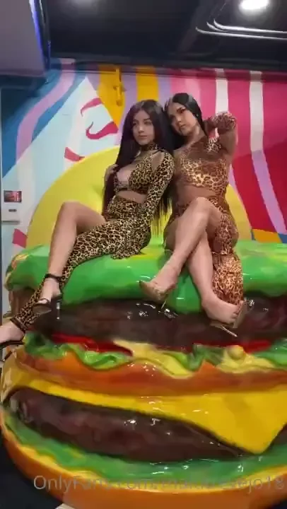 Look how hot my bff is thaliaxrodriguez 