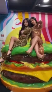 Look how hot my bff is thaliaxrodriguez