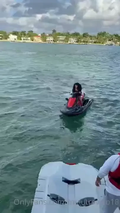 I love jet skiiiiing one of my favorite things to do 
