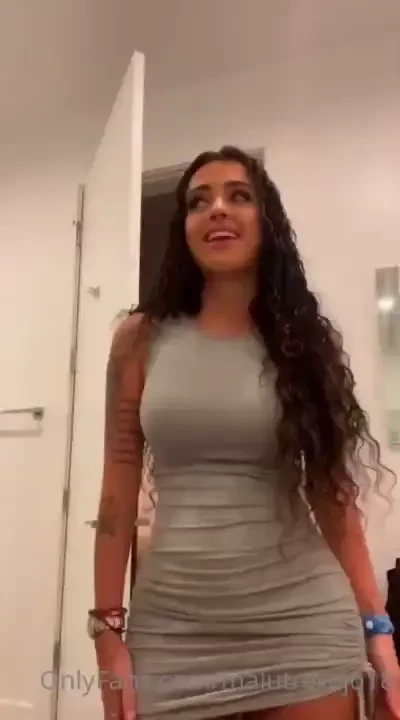Watch my hip roll bebe 