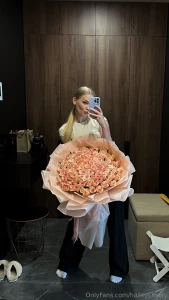 A huge bouquet of flowers is not only a beautiful gift but also a