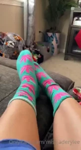 What colour should i get my toes painted