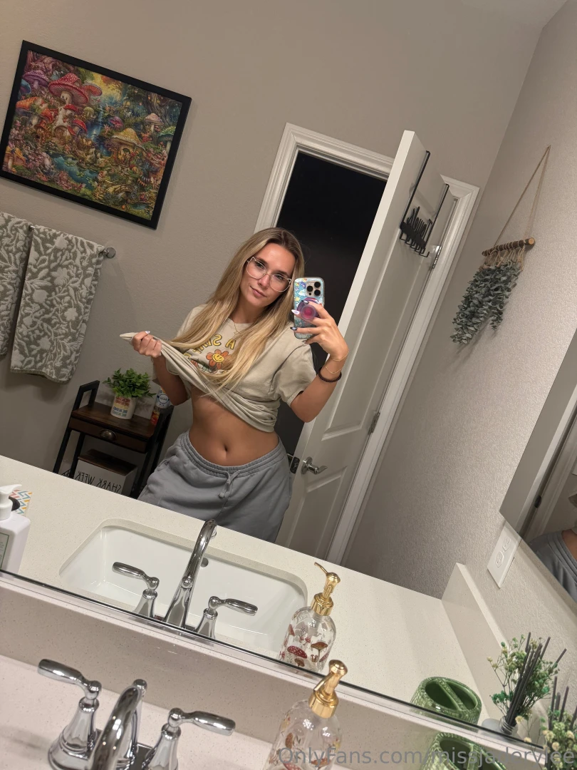Come play with your favorite tease 