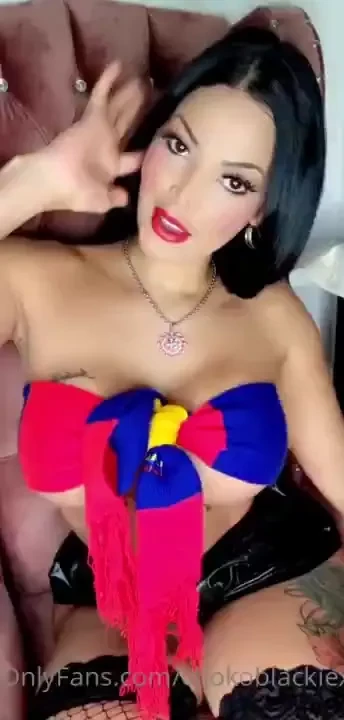 Hola papis hoy estoy muy perra env ame 10 usd y te califico bien rico 