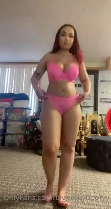 Just wanted to show ya my outfits bigjuiceybootyy s n her 0f is 