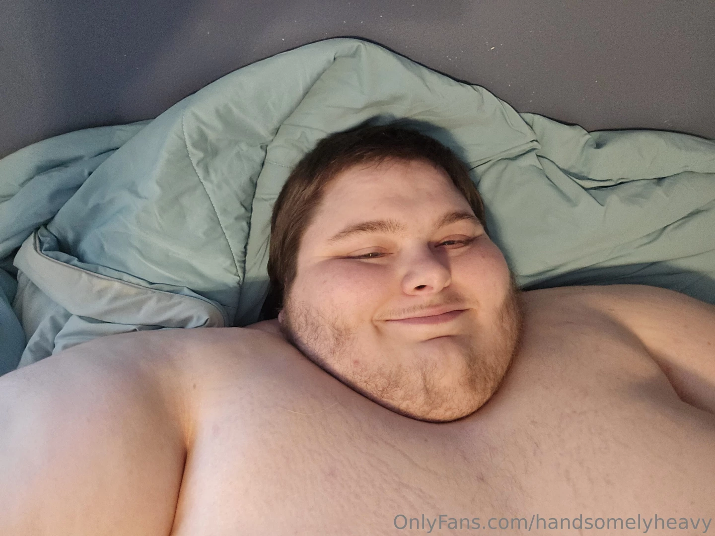 handsomelyheavy - I love how my fat chest sort of covers up my neck and chin when i lay part 3 