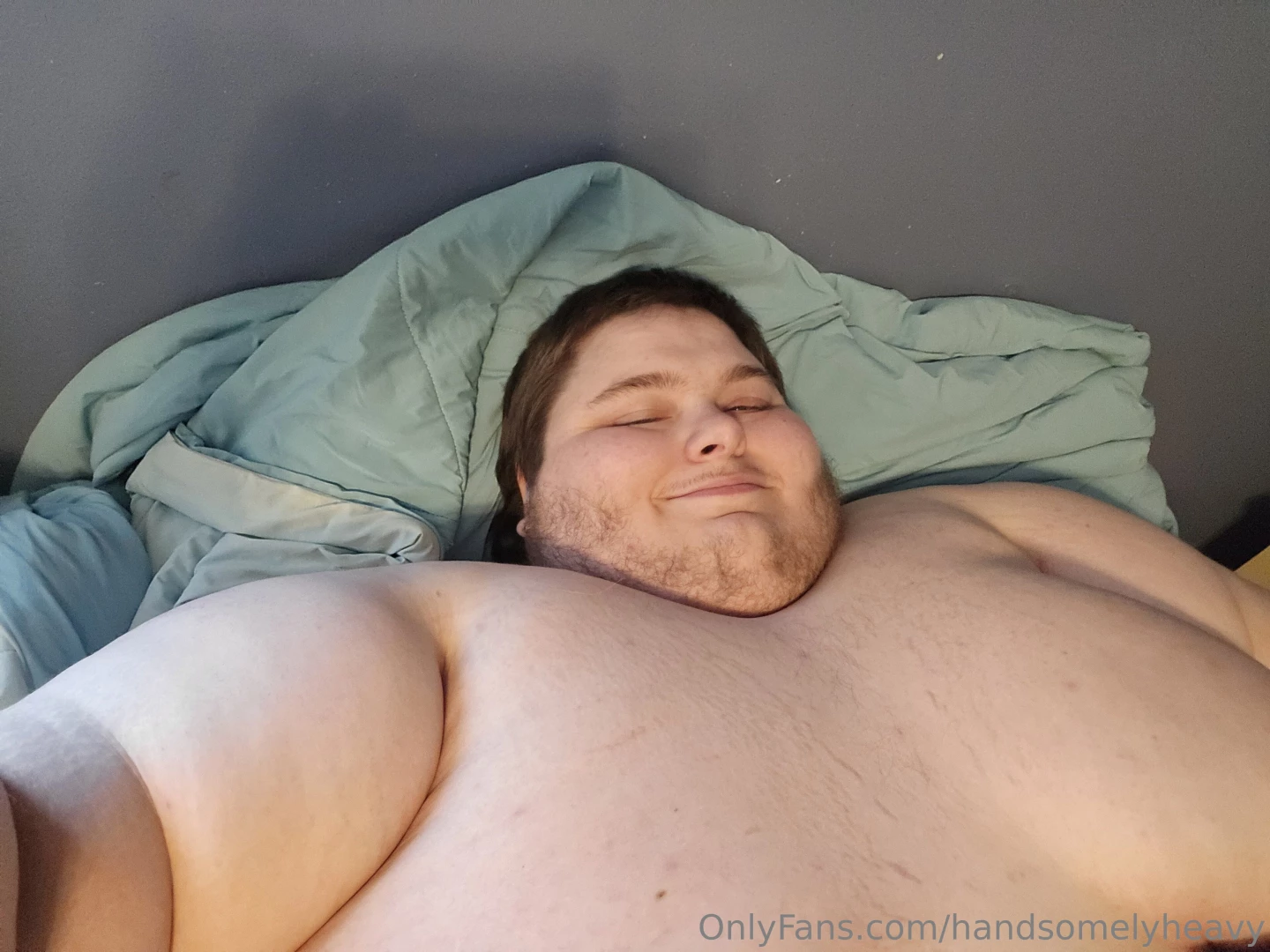 handsomelyheavy - I love how my fat chest sort of covers up my neck and chin when i lay part 4 