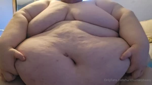 handsomelyheavy - Playing with my massive belly and moobs 