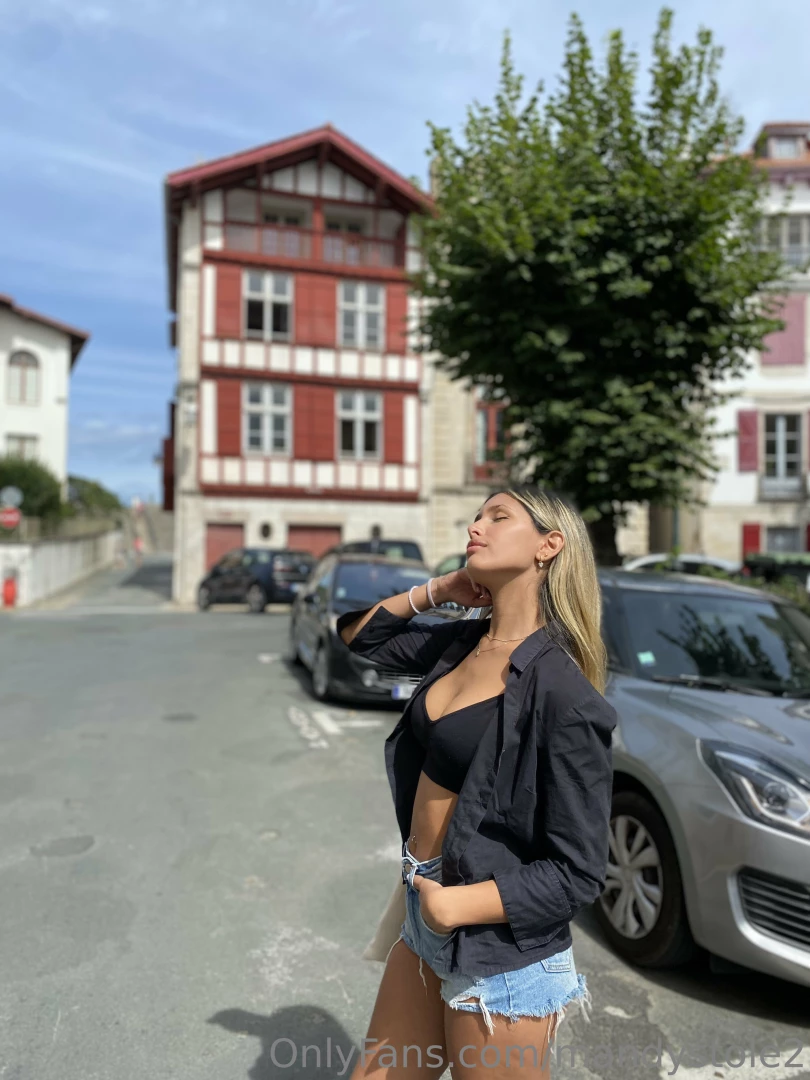 Behind the scenes of my latest photoshoot who wants to see the final part 1 