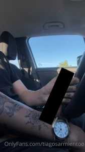 Yo solo quer a jalarmela tranquilo un rato en el carro y un man casi