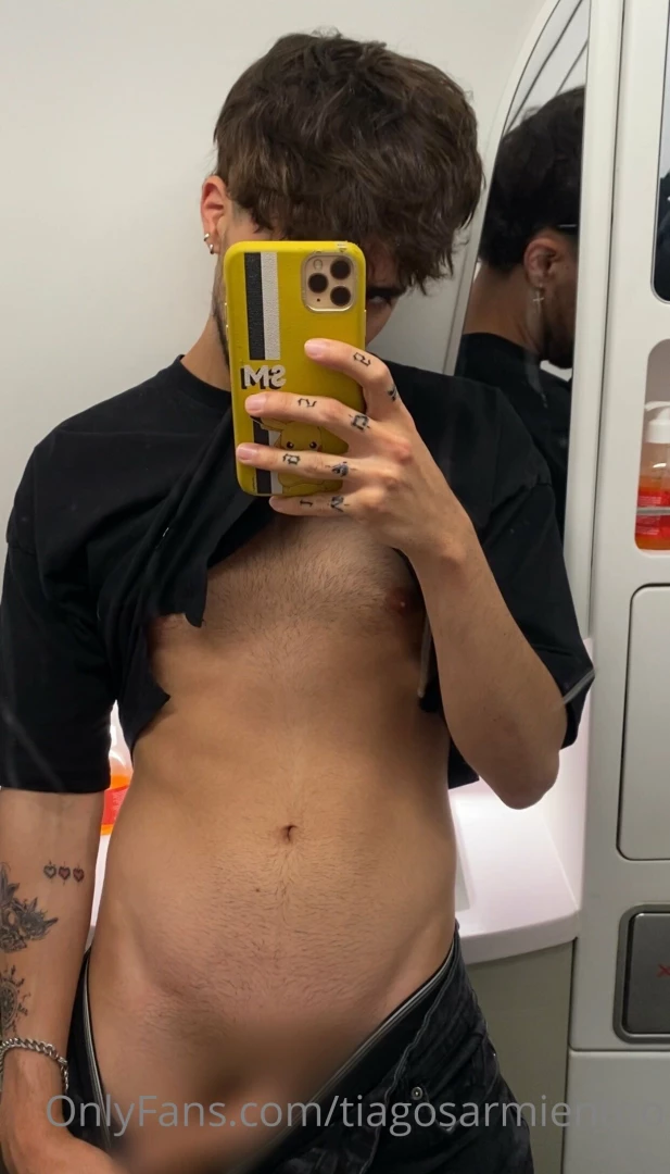 Me arrech en el avi n toc en el ba o 