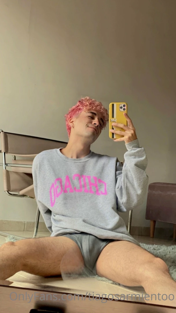 Esa mancha en el espejo tiene una explicaci n y en el chat me puedes 