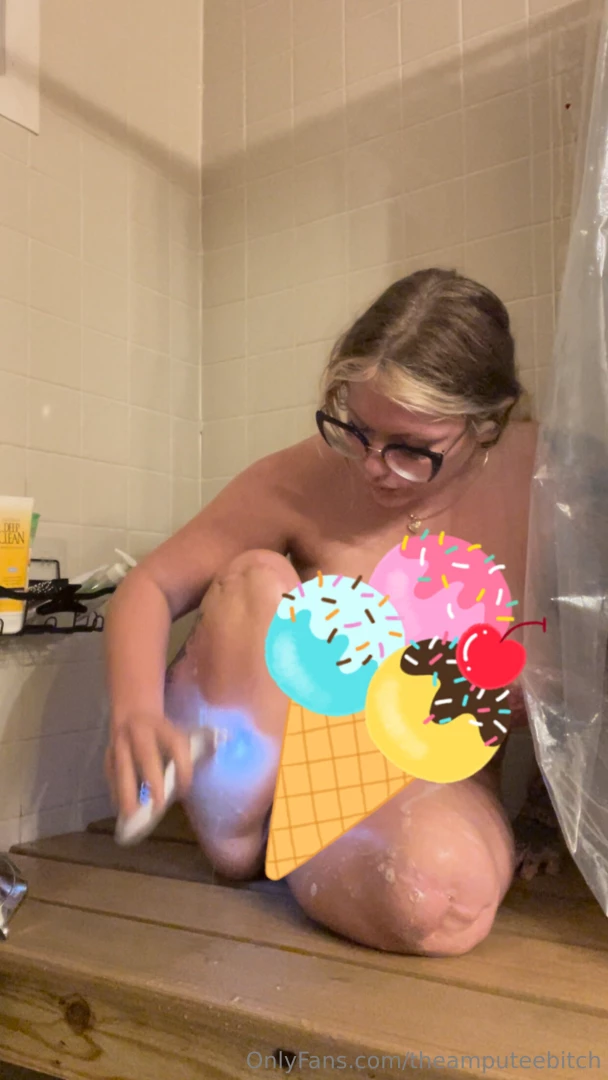 7 5 min shaving my sexy pussy and my stumps with a new gadget lady 