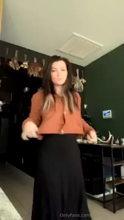 I feel so cute in this outfit but wish i could go get my nails and 