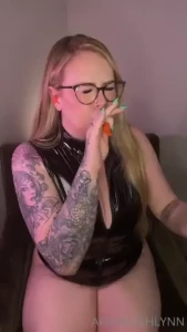 Anyone else into balloon popping and latex might be my new fetish dm